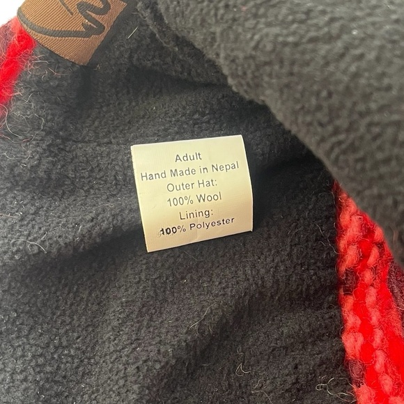 Women’s wool Turtle Fur fleece lined winter hat red and pink braided accents - Picture 10 of 11